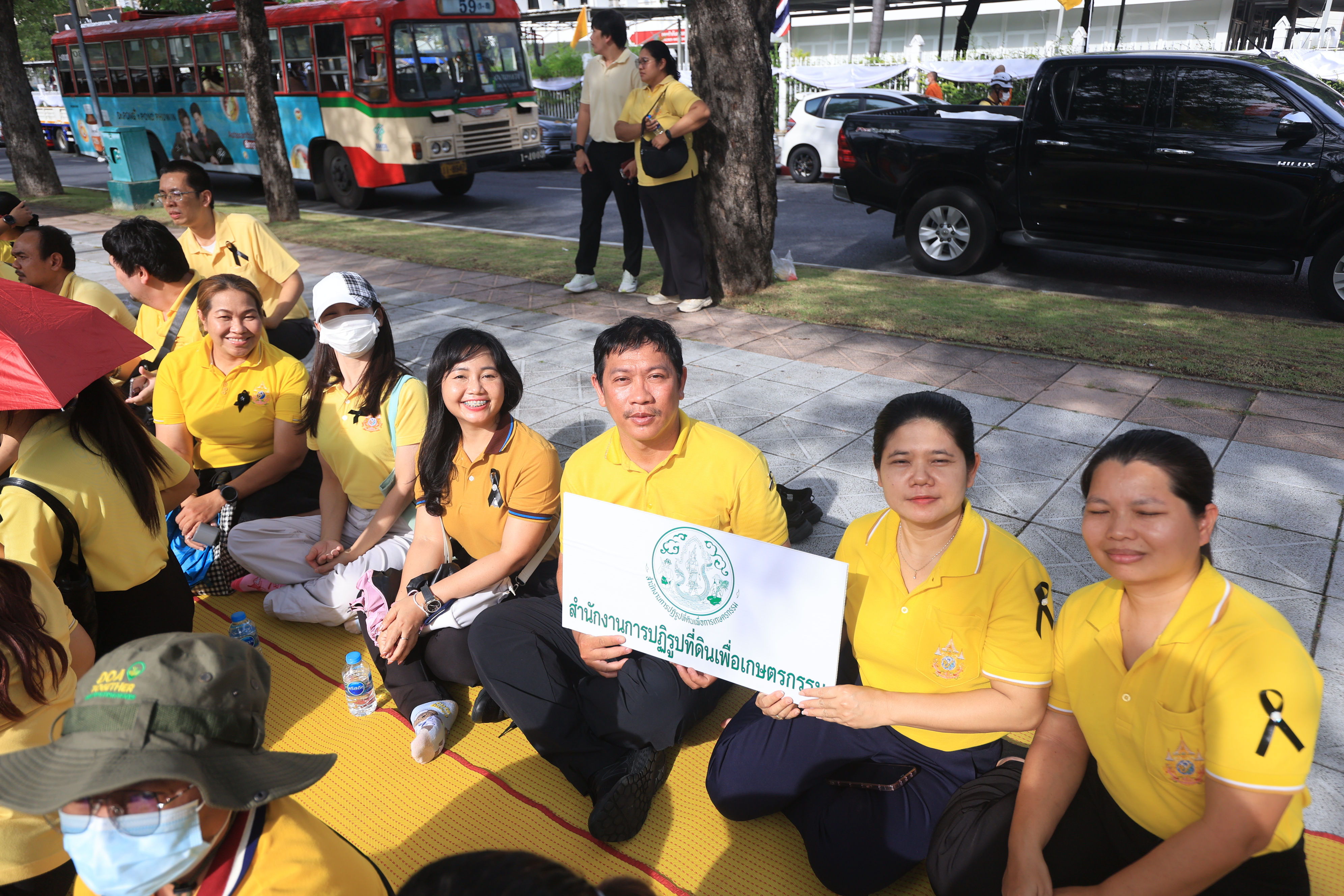 title - ส.ป.ก. ร่วมเฝ้ารับเสด็จฯ พระบาทสมเด็จพระเจ้าอยู่หัว และ สมเด็จพระนางเจ้า ฯ พระบรมราชินี เนื่องในโอกาสเสด็จพระราชดำเนินไปในการ พระราชพิธีเฉลิมพระชนมพรรษา 28 กรกฎาคม 2569